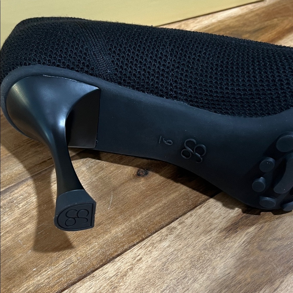 Cosy Island Black Pointed Knit Heel Pump - Picture 5 of 10